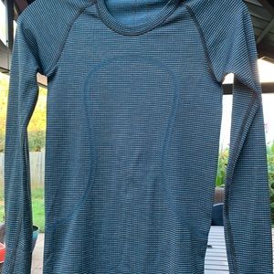 Great condition Lululemon long sleeve